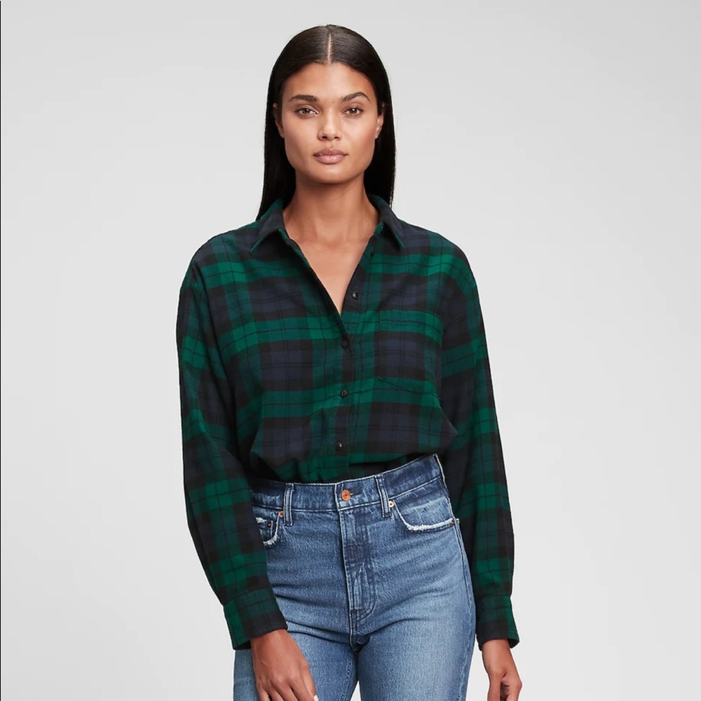 GAP Long sleeve navy and forest green button up (size xs)